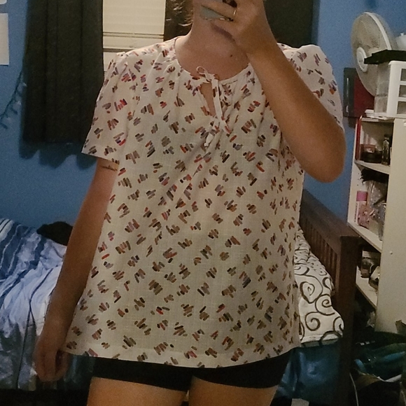 White & pattern blouse - Picture 4 of 6